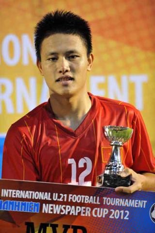 Với 4 bàn thắng ghi được, Đình Bảo được bầu chọn là cầu thủ xuất sắc nhất trận đấu.